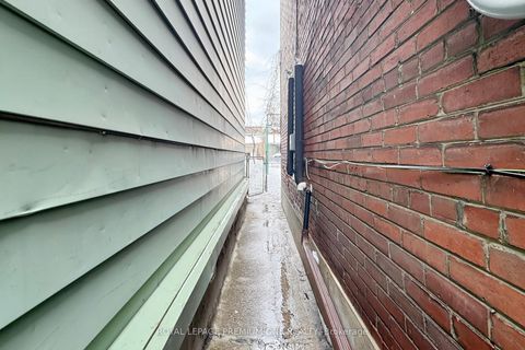 Photo 44 at 223 Manning Avenue, Bellwoods, Toronto