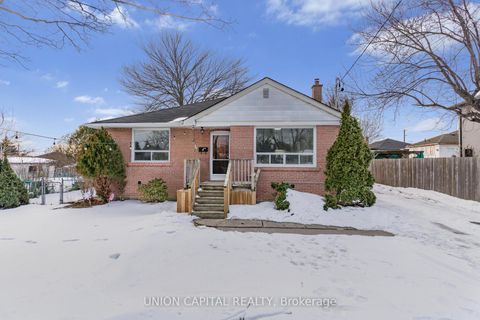 Photo 1 at 22 Chappel Hill Road, CFB, Toronto