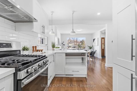 Photo 10 at 22 Chappel Hill Road, CFB, Toronto