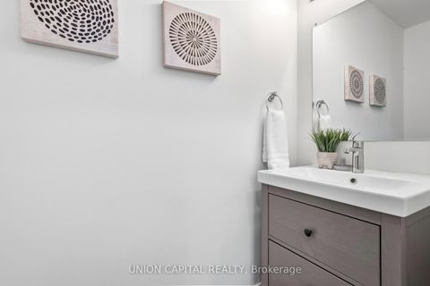 Photo 11 at 22 Chappel Hill Road, CFB, Toronto