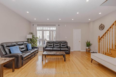 Photo 7 at 47 Curran Hall Crescent, Morningside, Toronto