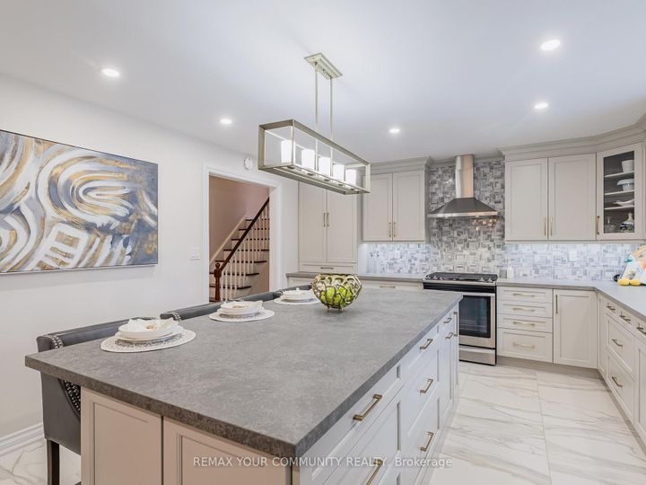 Photo 11 at 130 Spruce Avenue, South Richvale, Richmond Hill