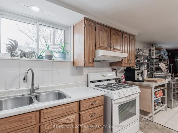 Photo 32 at 130 Spruce Avenue, South Richvale, Richmond Hill