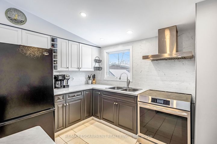 Photo 7 at 5 Carrington Court, Bruleville, Hamilton