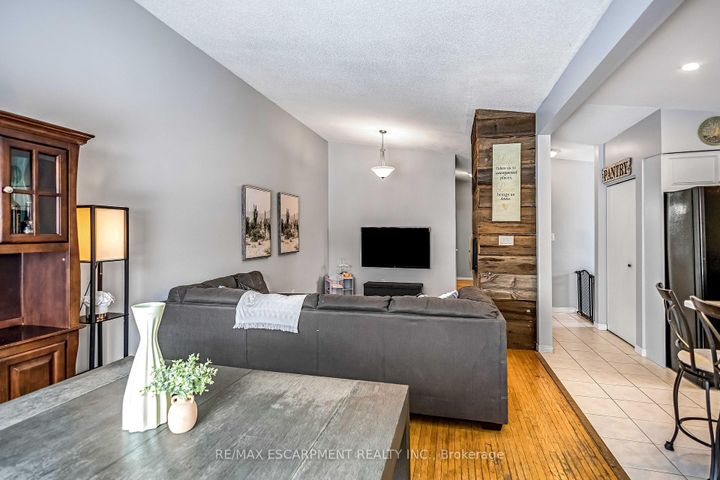 Photo 11 at 5 Carrington Court, Bruleville, Hamilton