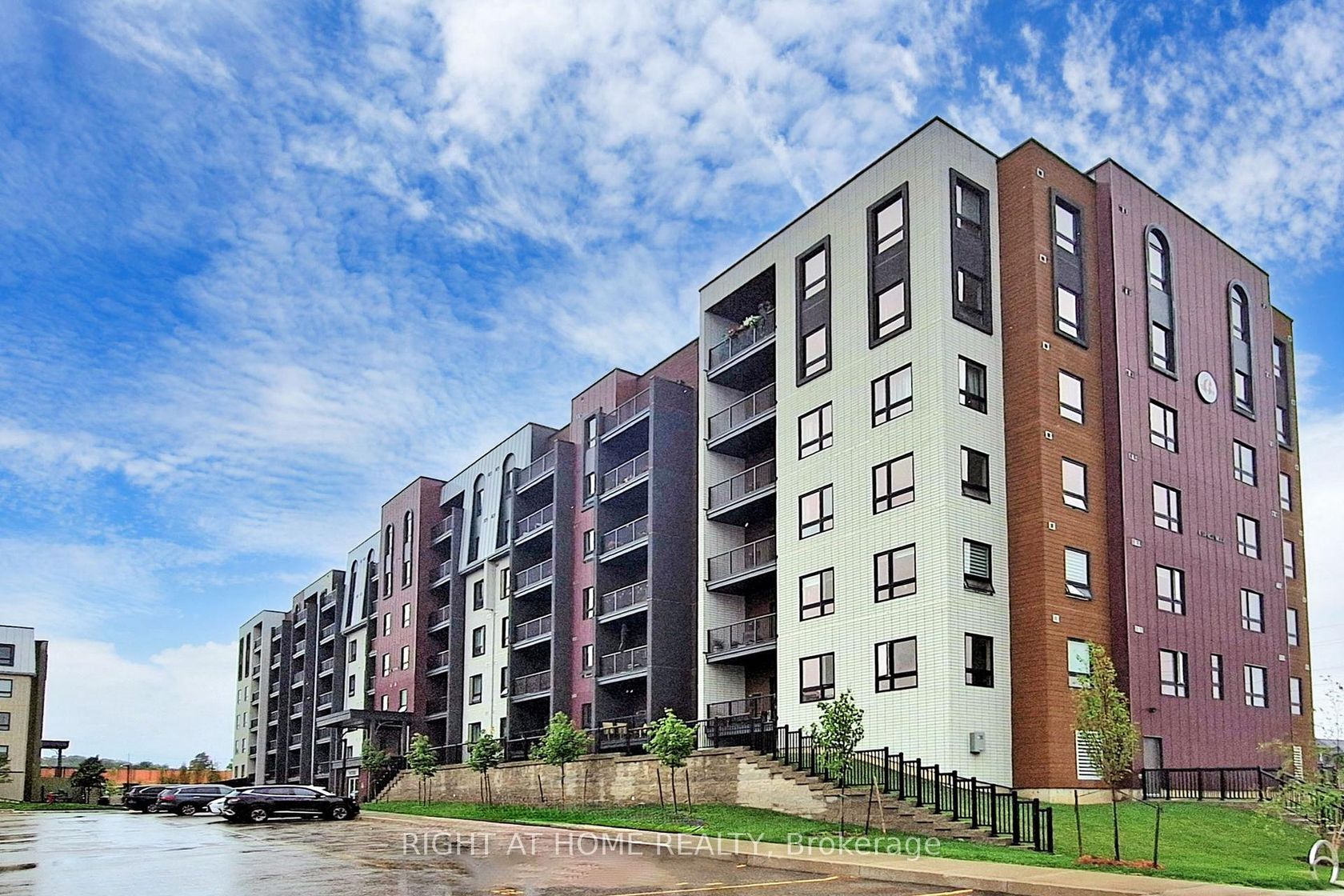 #208 - 4 Spice Way, Rural Barrie Southeast, Barrie photo number 2