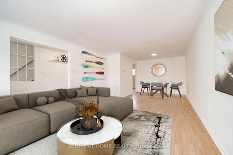 Photo 3 at 4 Pender Crescent, Sullivan, Toronto