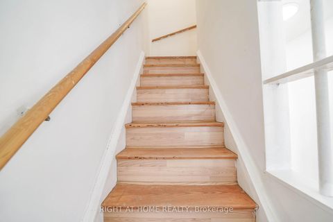 Photo 4 at 4 Pender Crescent, Sullivan, Toronto