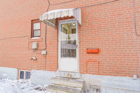 Photo 5 at 4 Pender Crescent, Sullivan, Toronto