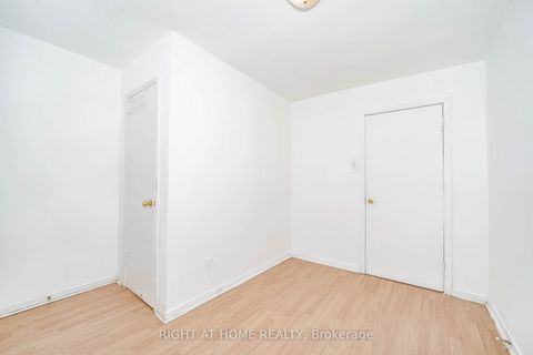 Photo 6 at 4 Pender Crescent, Sullivan, Toronto