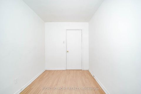 Photo 9 at 4 Pender Crescent, Sullivan, Toronto