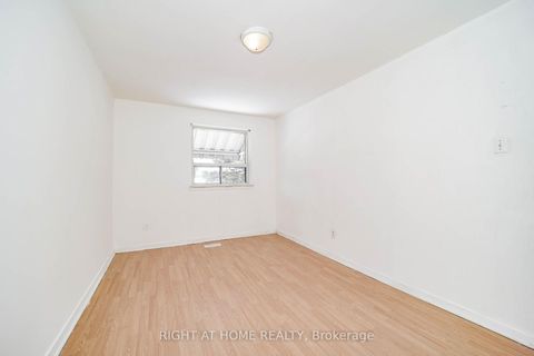 Photo 11 at 4 Pender Crescent, Sullivan, Toronto