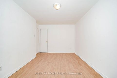 Photo 12 at 4 Pender Crescent, Sullivan, Toronto