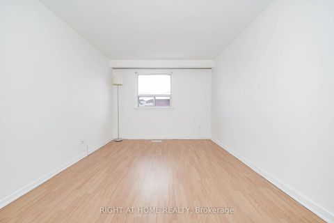 Photo 13 at 4 Pender Crescent, Sullivan, Toronto