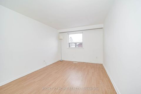 Photo 14 at 4 Pender Crescent, Sullivan, Toronto