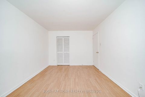 Photo 15 at 4 Pender Crescent, Sullivan, Toronto