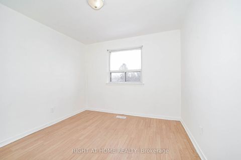 Photo 16 at 4 Pender Crescent, Sullivan, Toronto