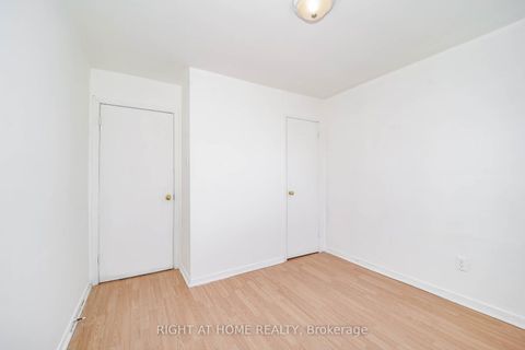 Photo 17 at 4 Pender Crescent, Sullivan, Toronto
