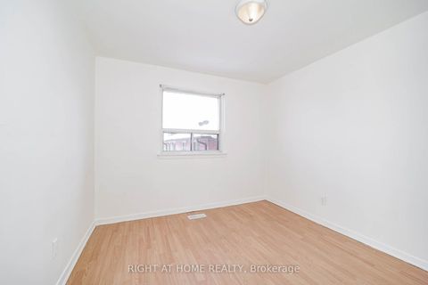 Photo 18 at 4 Pender Crescent, Sullivan, Toronto