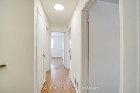 Photo 20 at 4 Pender Crescent, Sullivan, Toronto