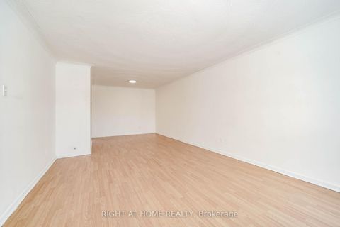 Photo 21 at 4 Pender Crescent, Sullivan, Toronto