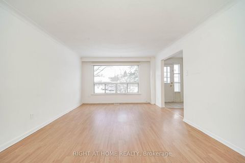 Photo 25 at 4 Pender Crescent, Sullivan, Toronto