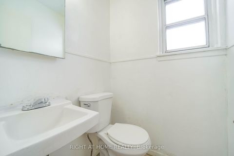 Photo 28 at 4 Pender Crescent, Sullivan, Toronto