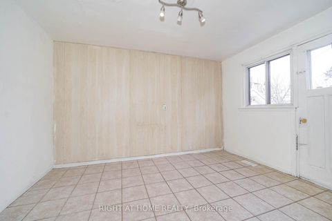 Photo 30 at 4 Pender Crescent, Sullivan, Toronto