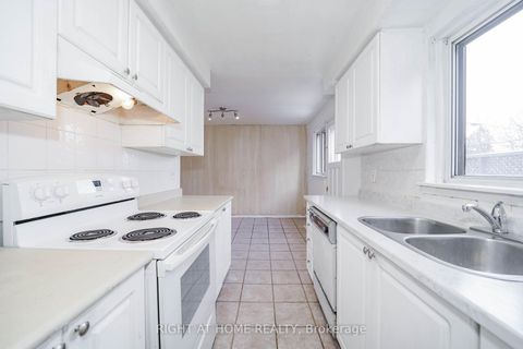 Photo 34 at 4 Pender Crescent, Sullivan, Toronto