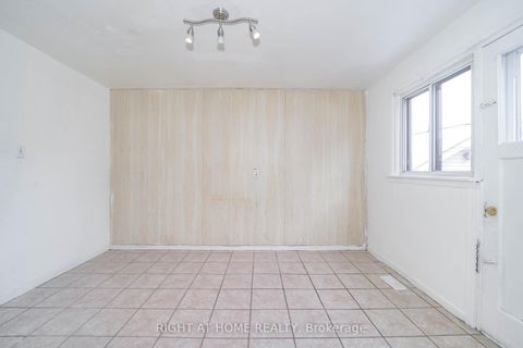 Photo 35 at 4 Pender Crescent, Sullivan, Toronto