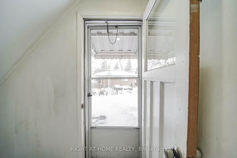 Photo 36 at 4 Pender Crescent, Sullivan, Toronto