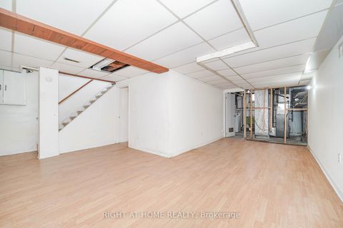 Photo 37 at 4 Pender Crescent, Sullivan, Toronto