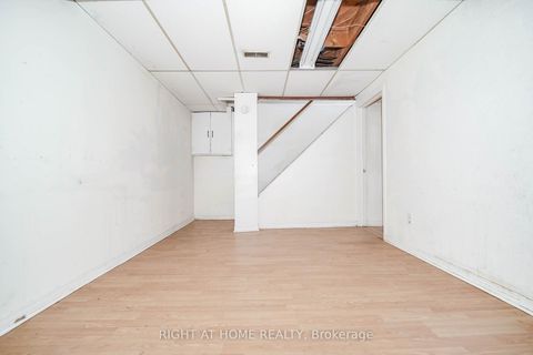 Photo 38 at 4 Pender Crescent, Sullivan, Toronto