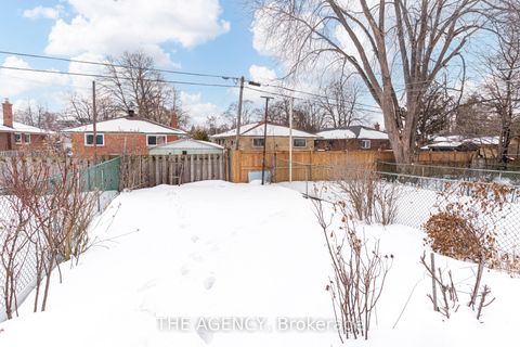 Photo 40 at 142 Greenbrae Circuit, Woburn, Toronto