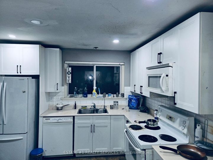 Photo 5 at 116 Addington Crescent, Avondale, Brampton