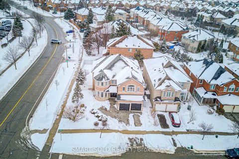 Photo 5 at 39 Bayfield Drive, Rouge Woods, Richmond Hill