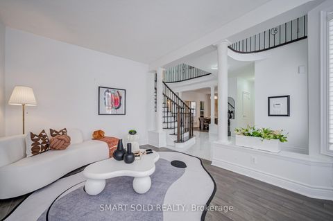 Photo 11 at 39 Bayfield Drive, Rouge Woods, Richmond Hill