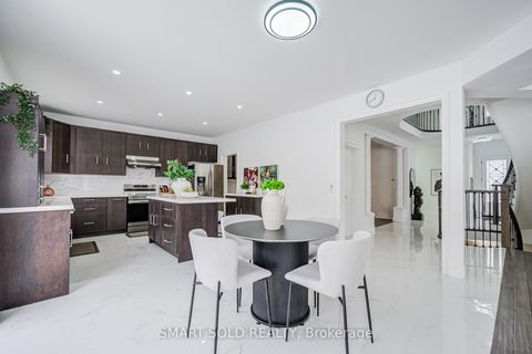 Photo 18 at 39 Bayfield Drive, Rouge Woods, Richmond Hill