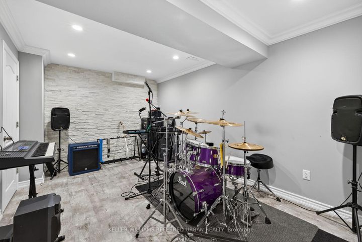 Photo 32 at 26 Waterton Way, Bradford, Bradford West Gwillimbury