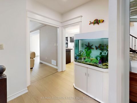 Photo 16 at 86 Eagle Peak Drive, Westbrook, Richmond Hill