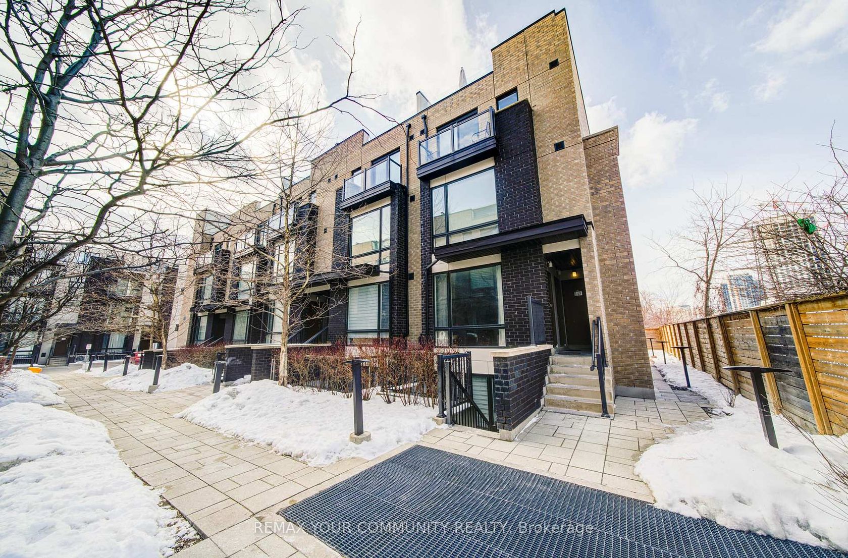 146 - 34 Fieldway Road, City Centre West, Toronto by Loree Meneguzzi Real Estate 146 - 34 Fieldway Road, City Centre West, Toronto
