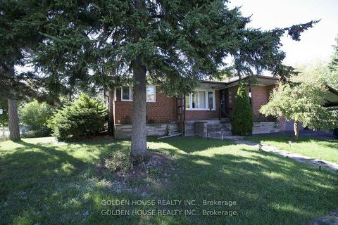 Photo 2 at 260 Moore Park Avenue, Newtonbrook West, Toronto