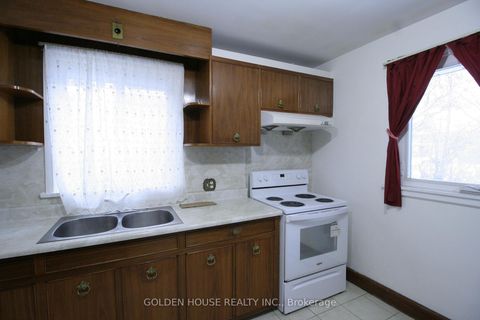 Photo 8 at 260 Moore Park Avenue, Newtonbrook West, Toronto