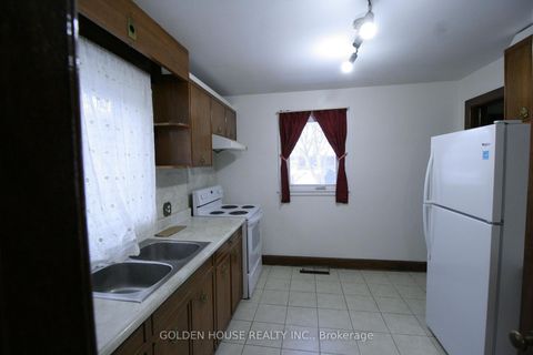 Photo 9 at 260 Moore Park Avenue, Newtonbrook West, Toronto