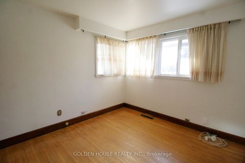 Photo 11 at 260 Moore Park Avenue, Newtonbrook West, Toronto