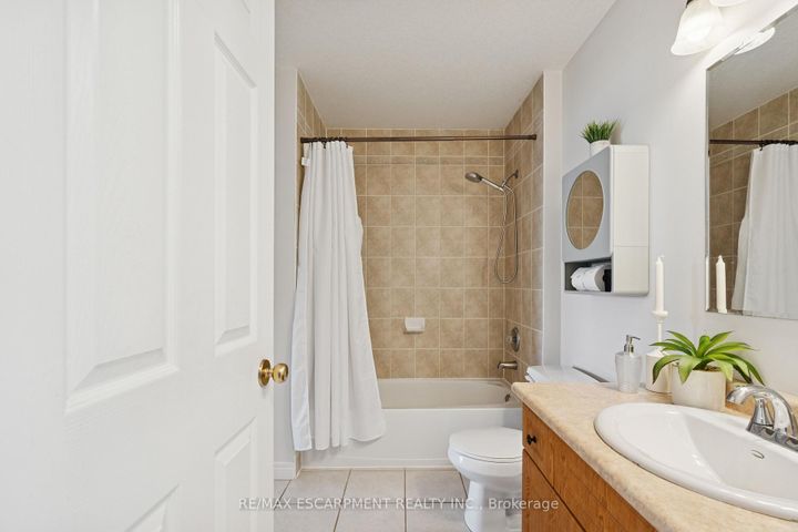 Photo 9 at 75 Doctor Moore Court, AC Acton, Halton Hills