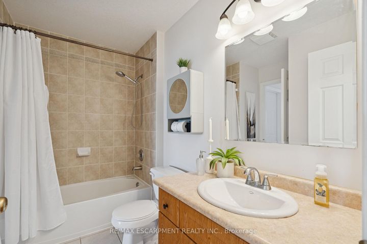 Photo 10 at 75 Doctor Moore Court, AC Acton, Halton Hills