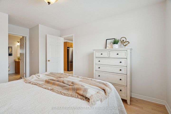 Photo 13 at 75 Doctor Moore Court, AC Acton, Halton Hills