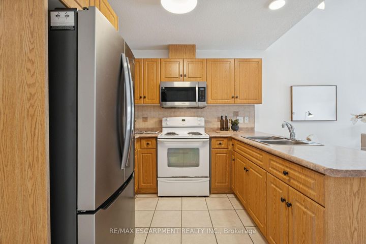 Photo 15 at 75 Doctor Moore Court, AC Acton, Halton Hills