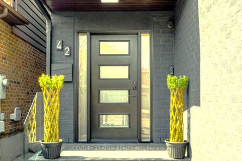 Photo 1 at 42 Coventry Court, Crosby, Richmond Hill